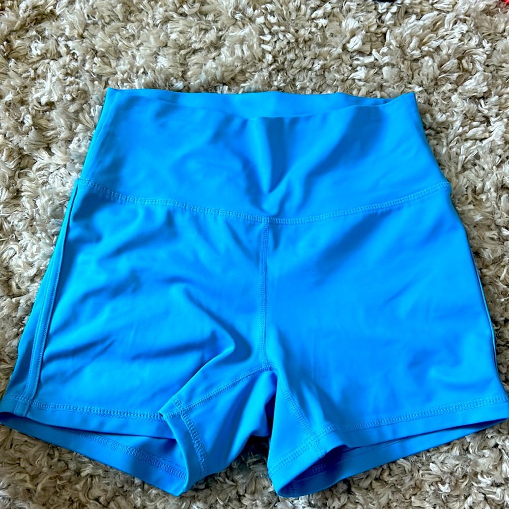 BuffBunny Power short Hawaiian Med